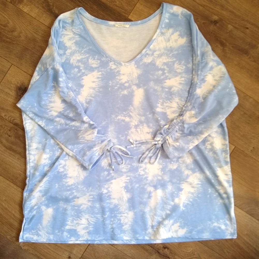 Como Blu Light Blue and White Soft V Neck Top with rouching 2X